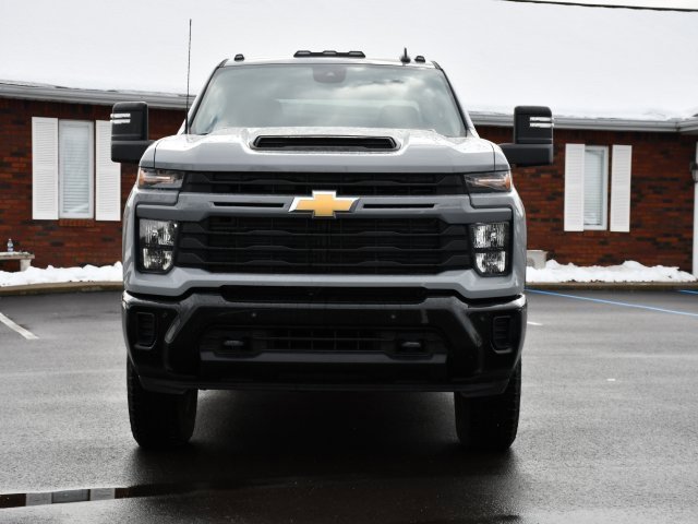 Used 2025 Chevrolet Silverado 2500 Custom w/ Custom Value Package image 2