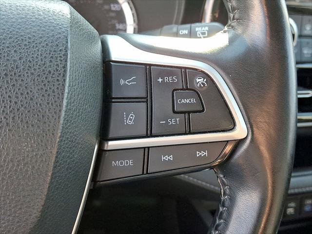 Used 2022 Toyota Highlander LE AWD/4WD image 10