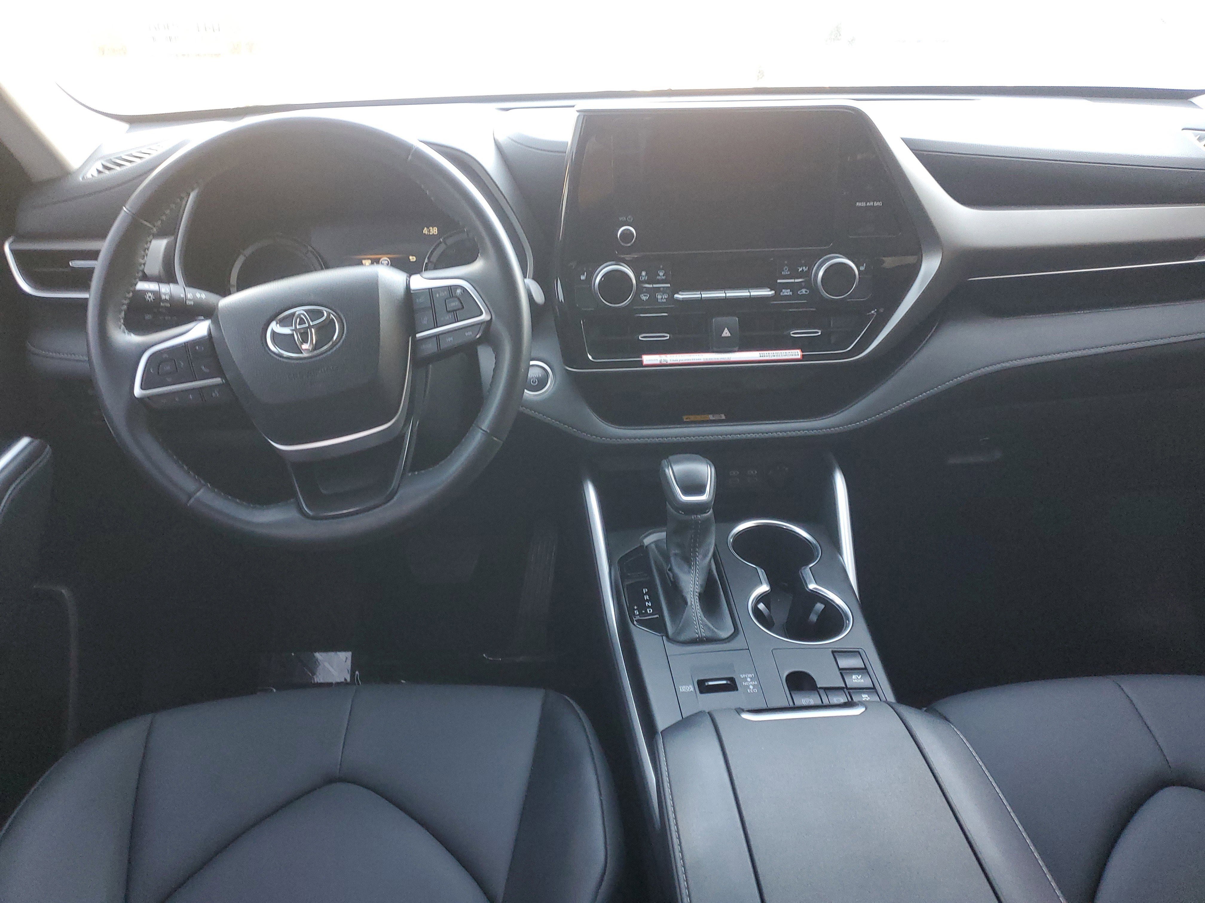 Used 2024 Toyota Highlander XLE image 8