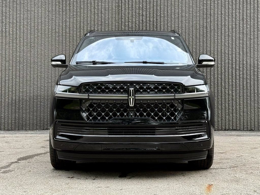Used 2025 Lincoln Navigator Reserve w/ Jet Appearance Package AWD/4WD image 8