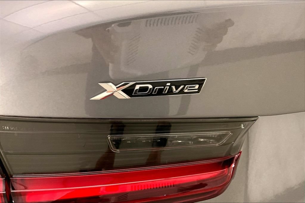 Used 2023 BMW 330i xDrive Sedan w/ Premium Package AWD/4WD image 7
