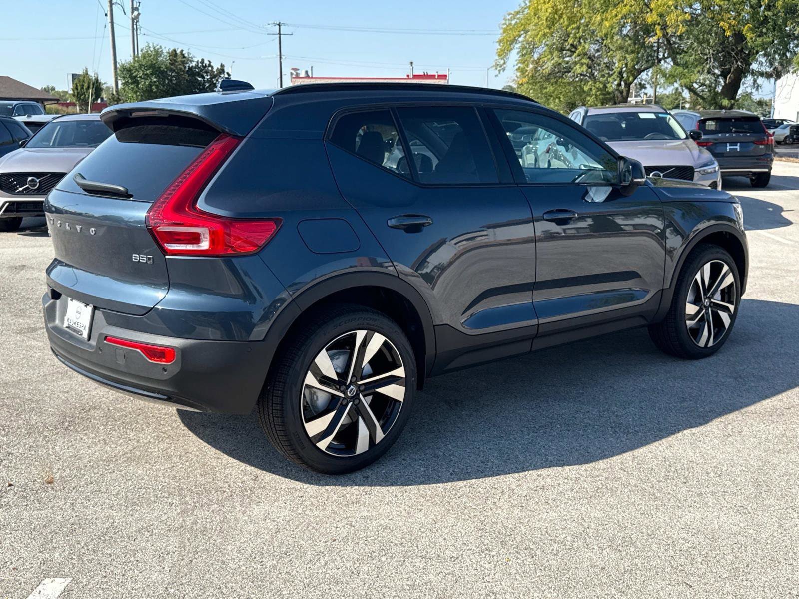 New 2026 Volvo XC40 B5 Ultra w/ Climate Package AWD/4WD image 5
