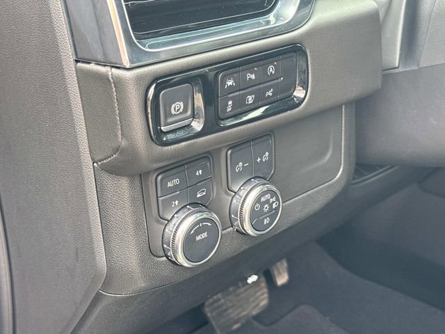 Certified 2025 GMC Yukon Denali AWD/4WD image 32