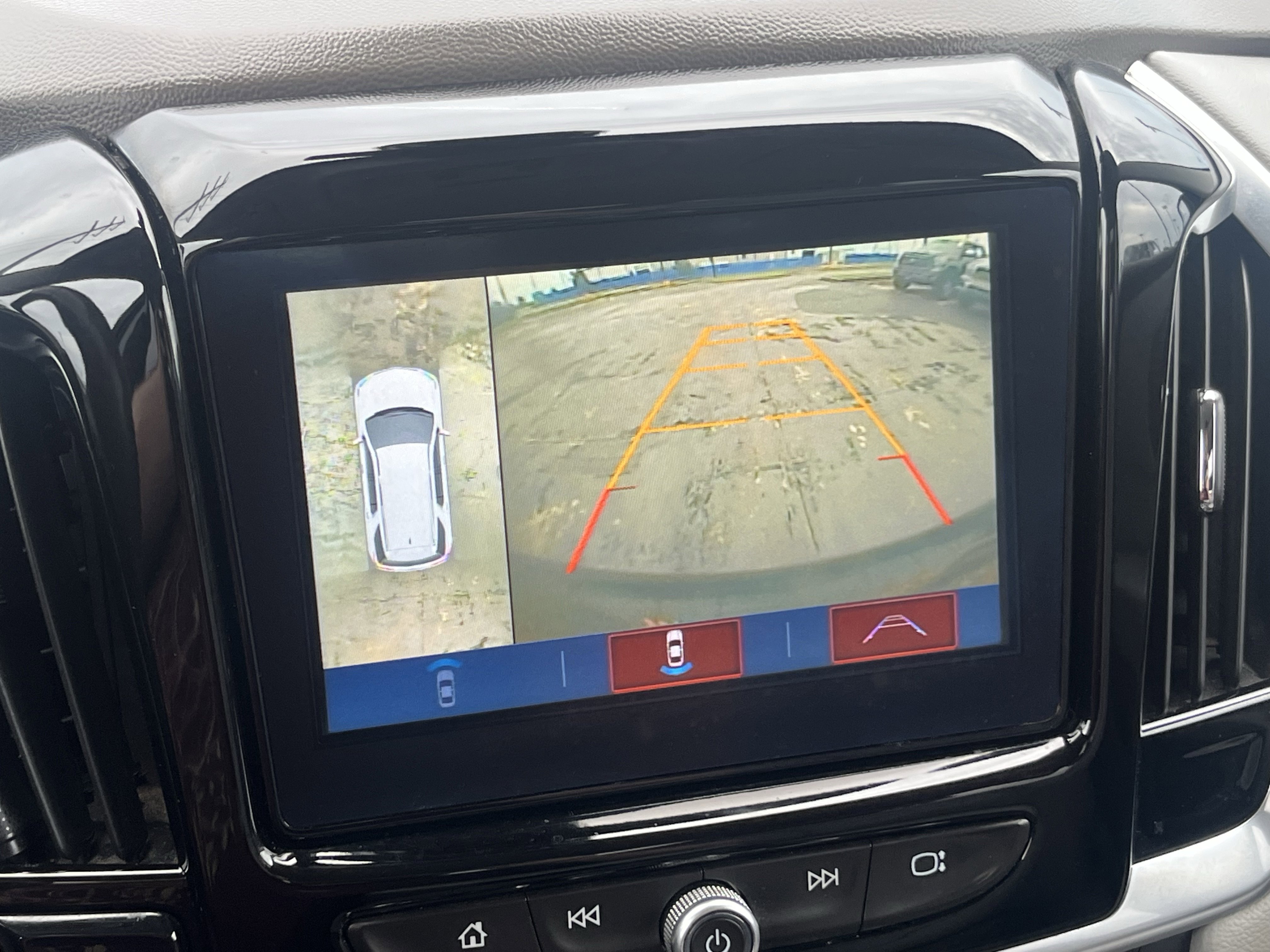 Used 2018 Chevrolet Traverse Premier w/ Driver Confidence II Package FWD image 22