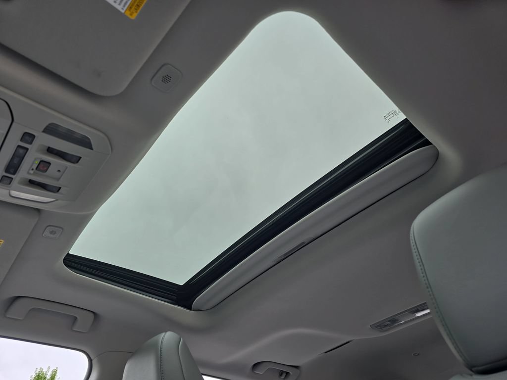 Certified 2025 Toyota Highlander Limited AWD/4WD image 35