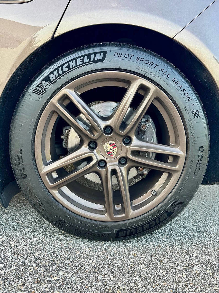 Used 2014 Porsche Panamera 4 AWD/4WD image 37