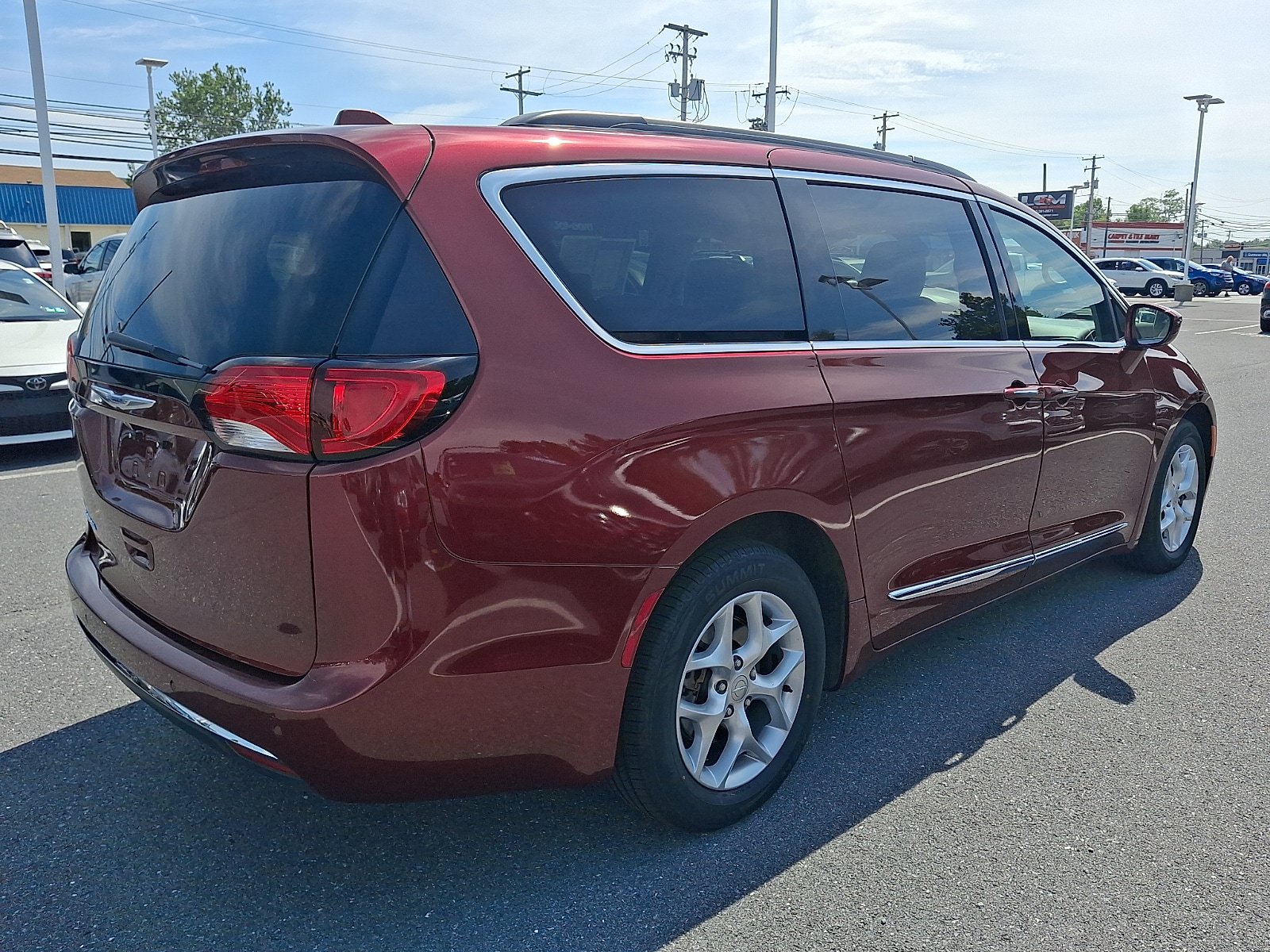 Used 2017 Chrysler Pacifica Touring-L w/ Tire & Wheel Group FWD video 4