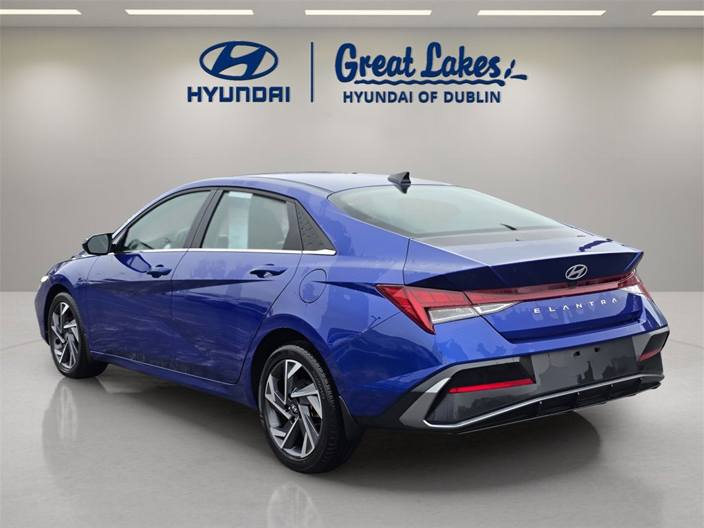 Certified 2024 Hyundai Elantra SEL w/ Convenience Package image 3