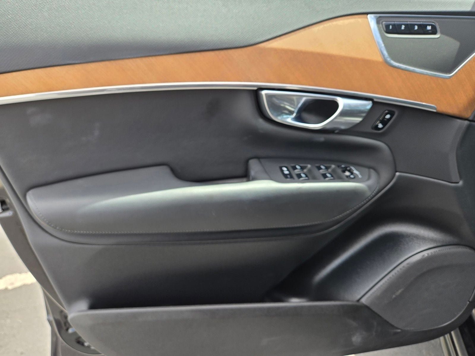 Certified 2025 Volvo XC90 B6 Plus AWD/4WD image 19