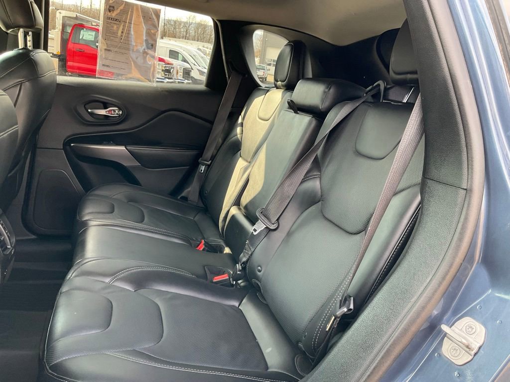 Used 2019 Jeep Cherokee Limited image 18