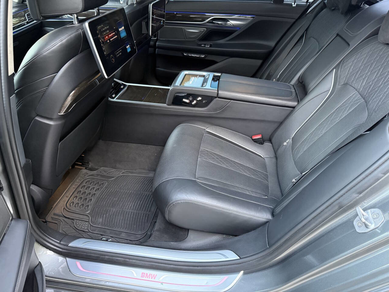 Used 2016 BMW 750i xDrive image 26