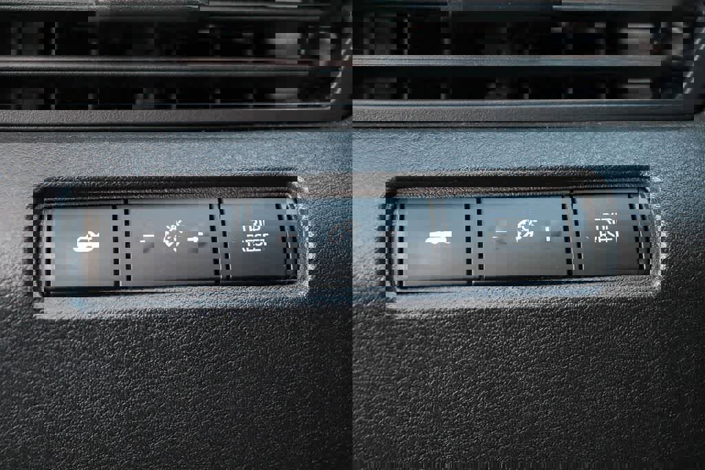 Used 2024 Nissan Altima 2.5 SV image 23