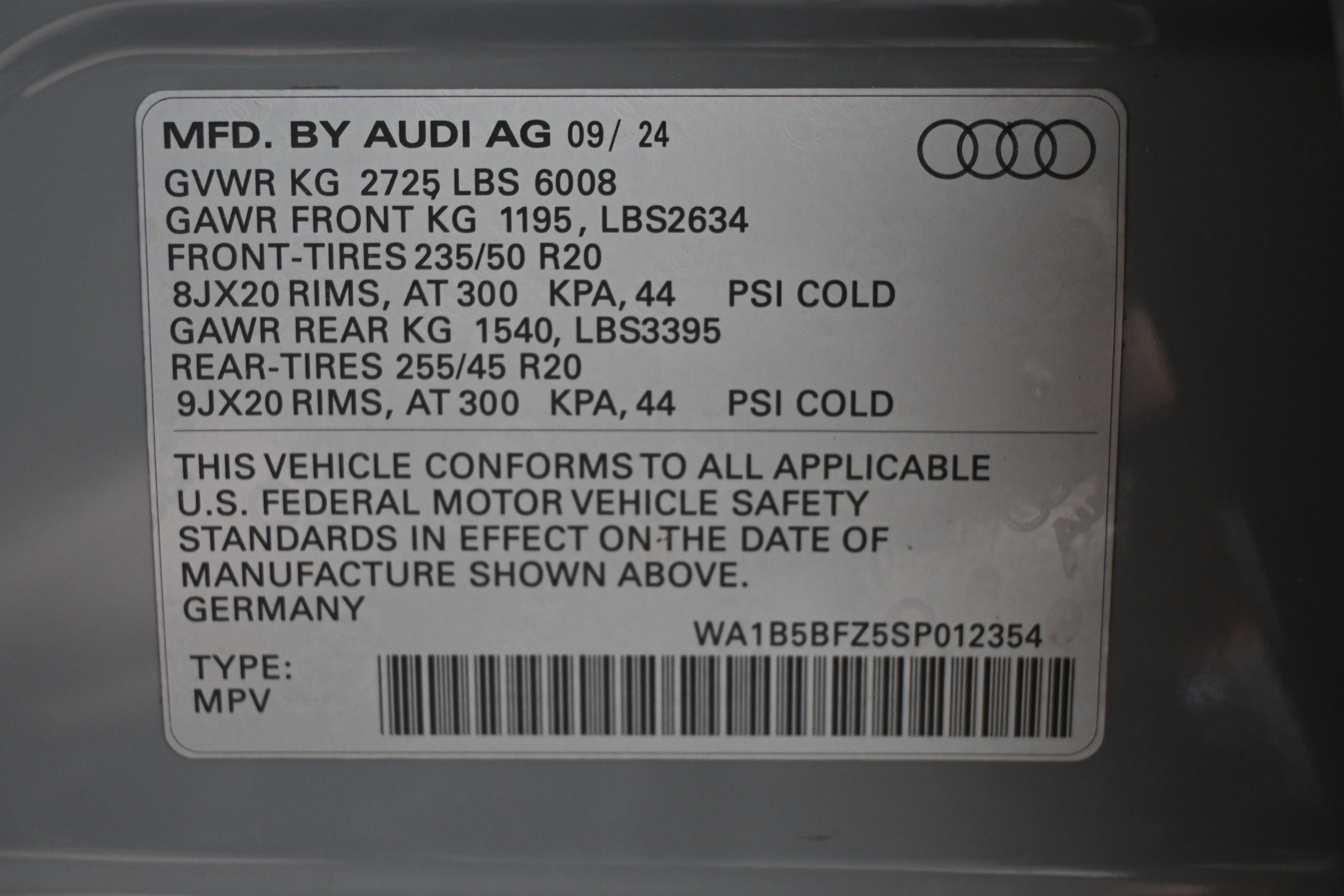Used 2025 Audi Q4 e-tron Premium Plus image 39
