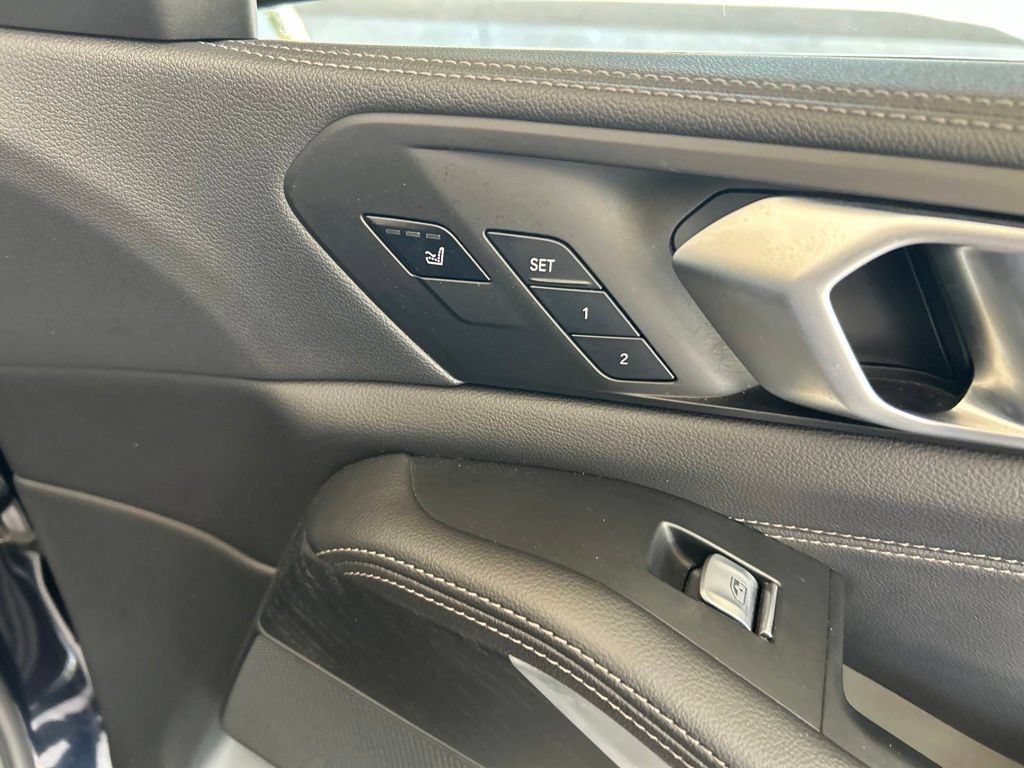 Used 2022 BMW X7 xDrive40i w/ M Sport Package AWD/4WD image 30