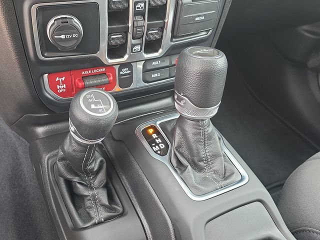 Used 2024 Jeep Gladiator Mojave w/ Technology Group AWD/4WD image 26