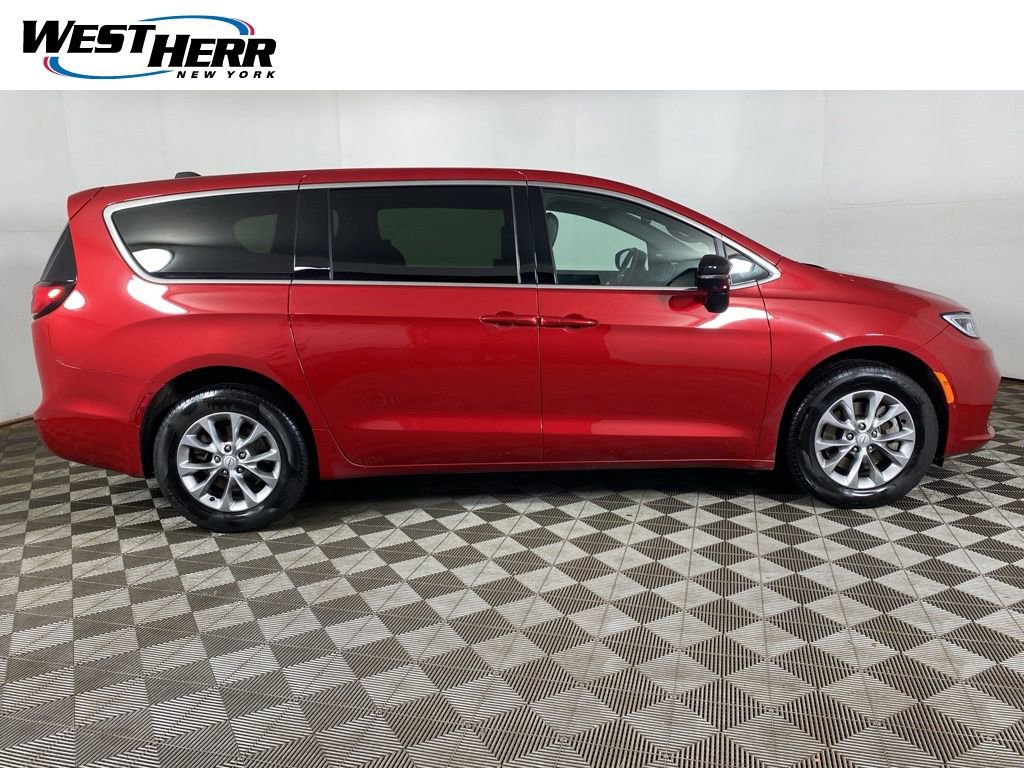 Used 2026 Chrysler Pacifica Select AWD/4WD image 23