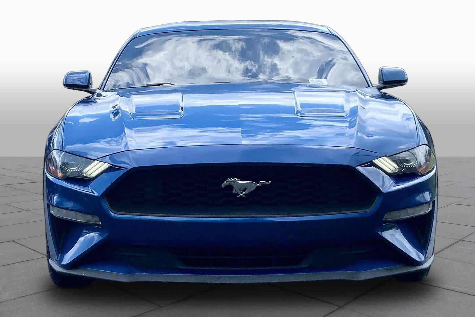 Used 2018 Ford Mustang Coupe RWD image 4