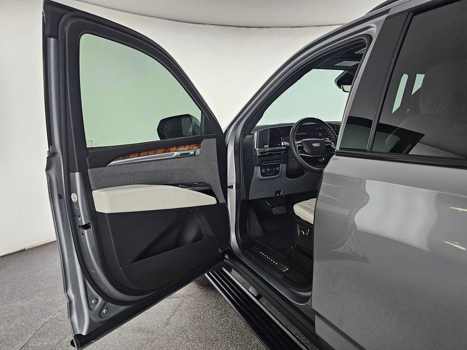 Certified 2025 Cadillac Escalade Sport Platinum w/ LPO, Floor Liner Package AWD/4WD image 22