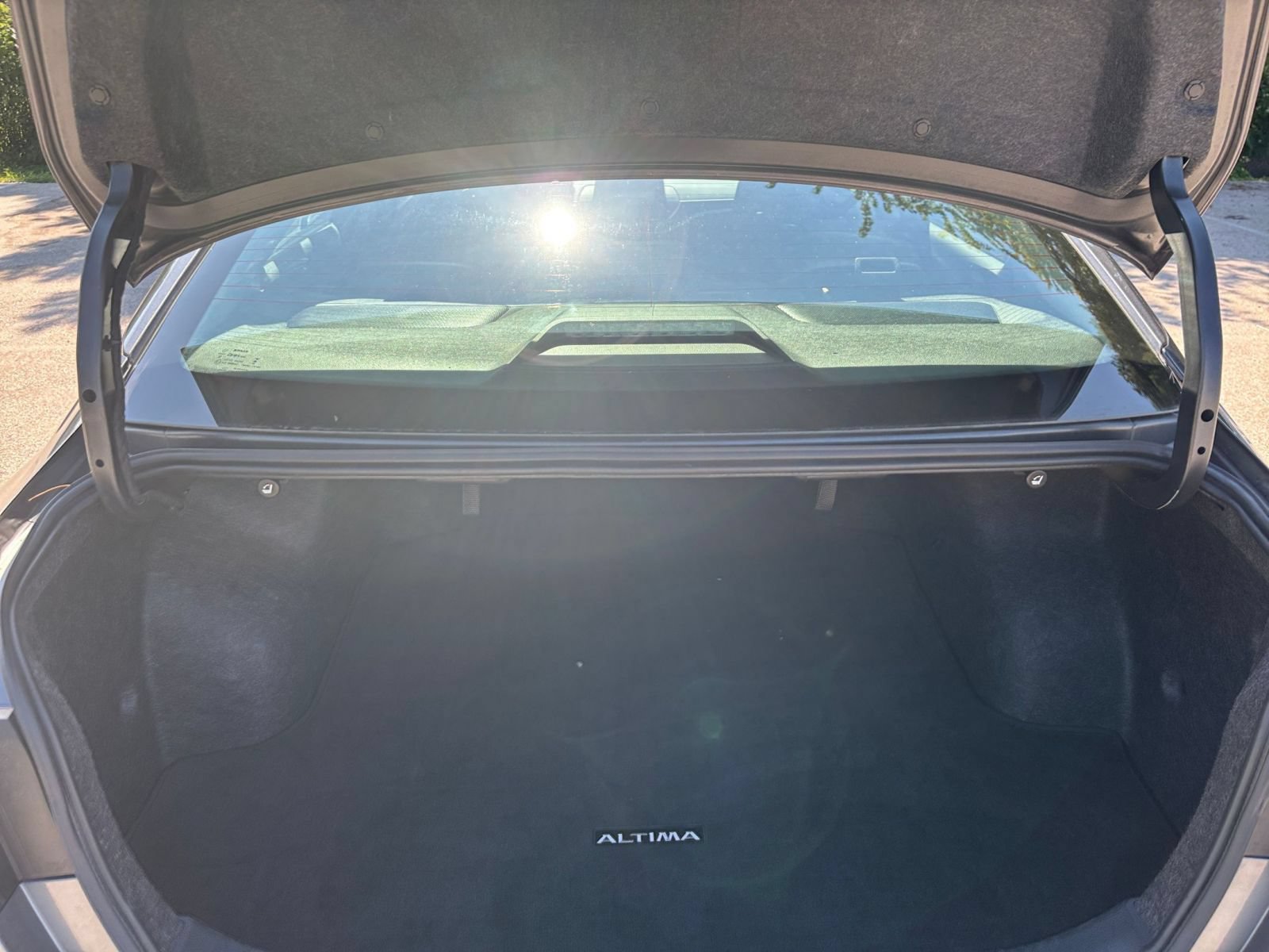 Used 2025 Nissan Altima 2.5 SV FWD image 30