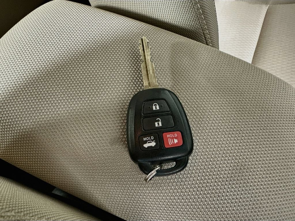 Used 2014 Toyota Corolla LE FWD image 37