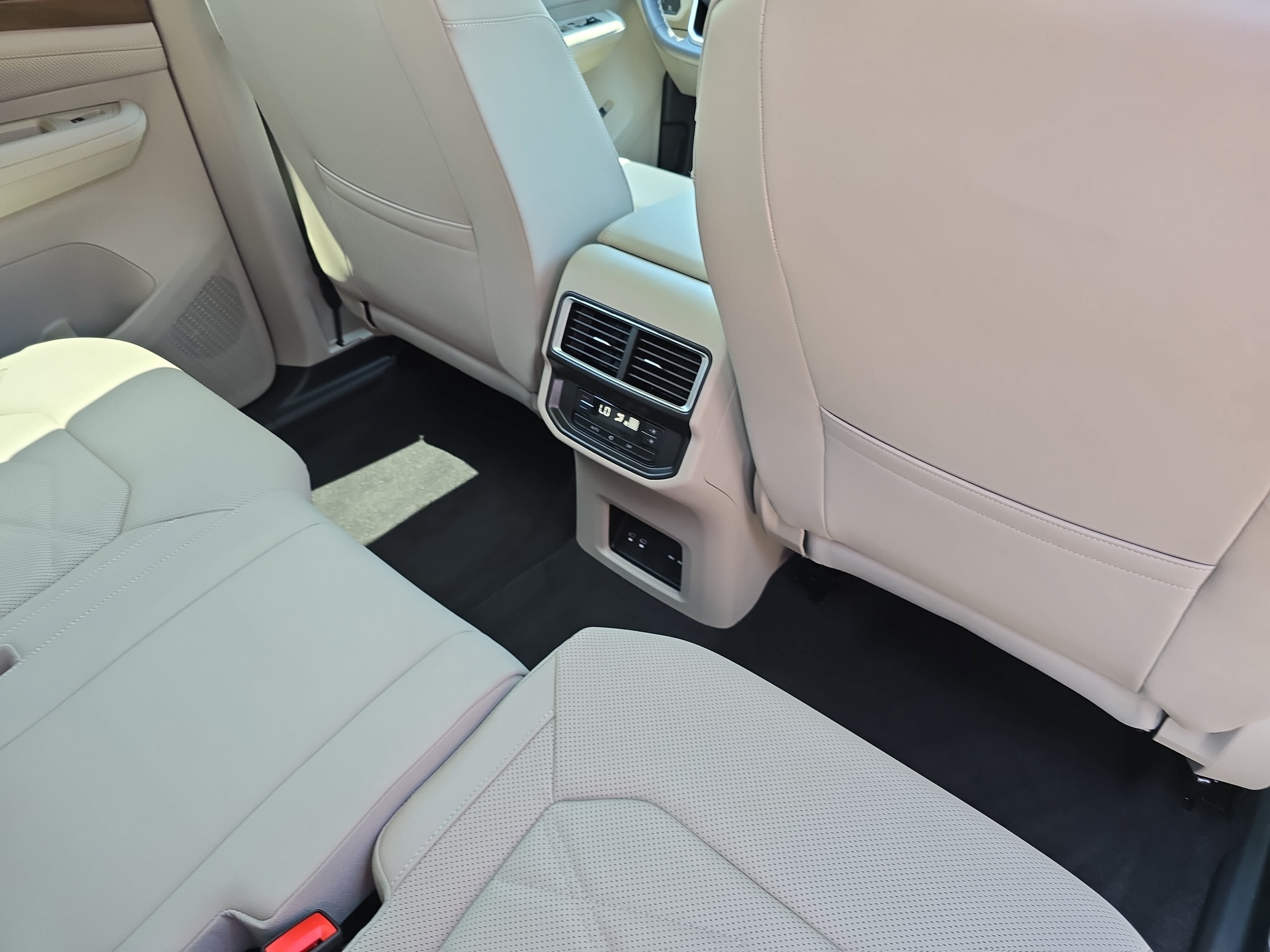 New 2026 Volkswagen Atlas SE FWD image 11