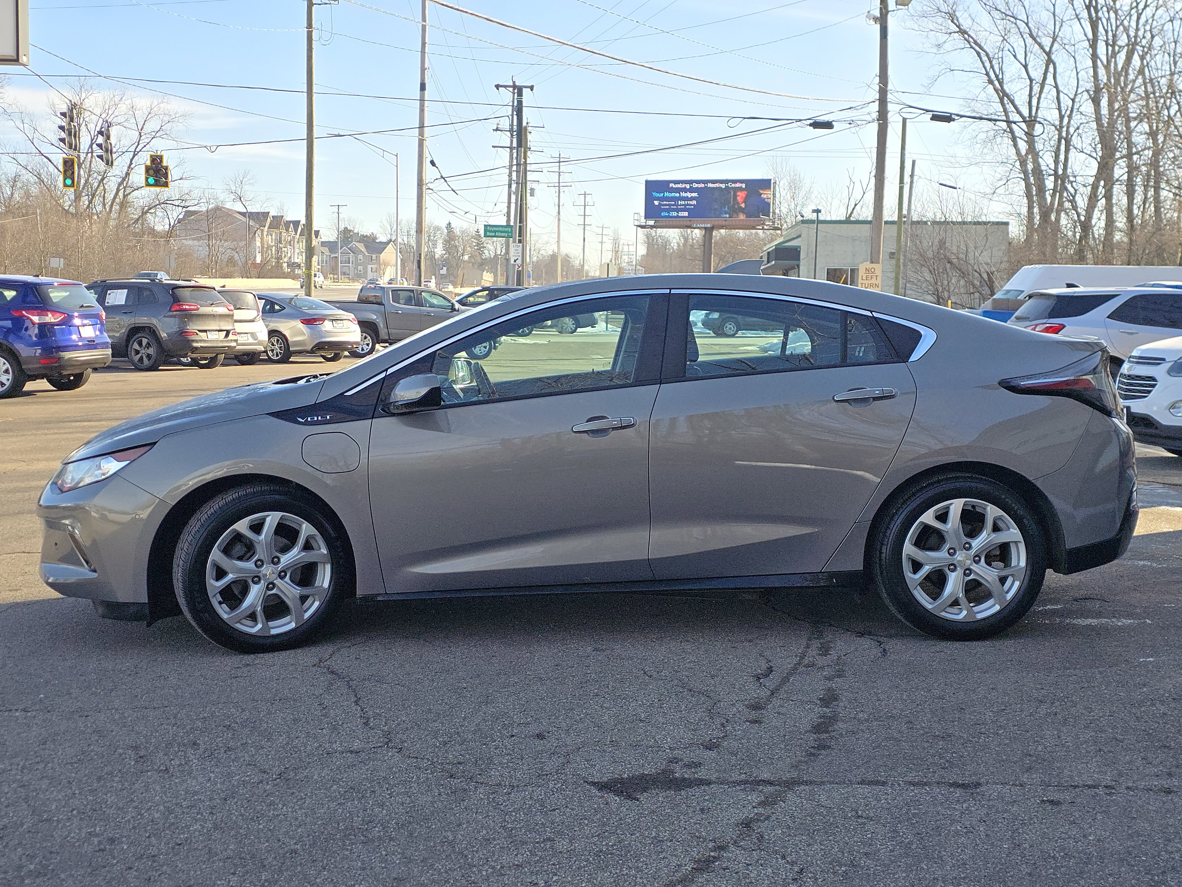 Used 2017 Chevrolet Volt Premier w/ Driver Confidence II Package image 4