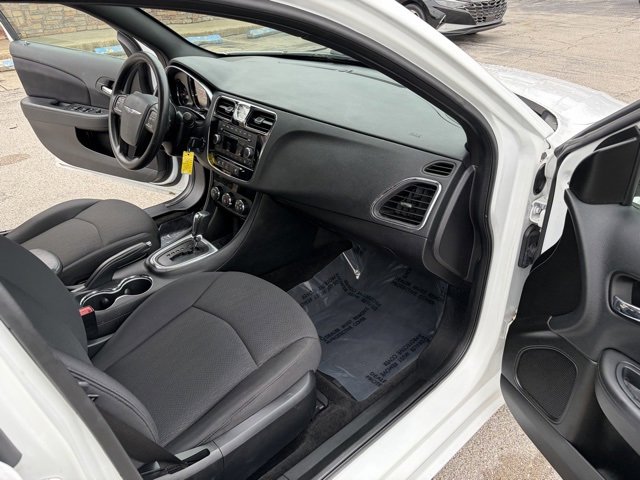 Used 2014 Chrysler 200 LX image 33
