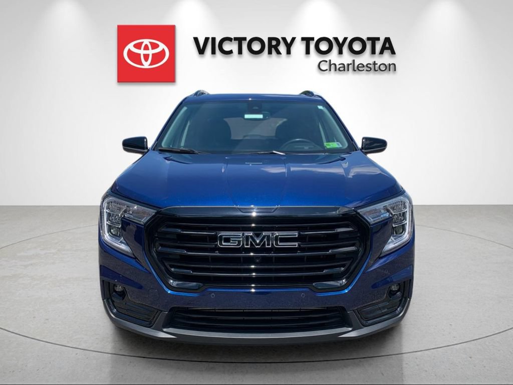 Used 2022 GMC Terrain SLT w/ Infotainment Package II AWD/4WD image 8