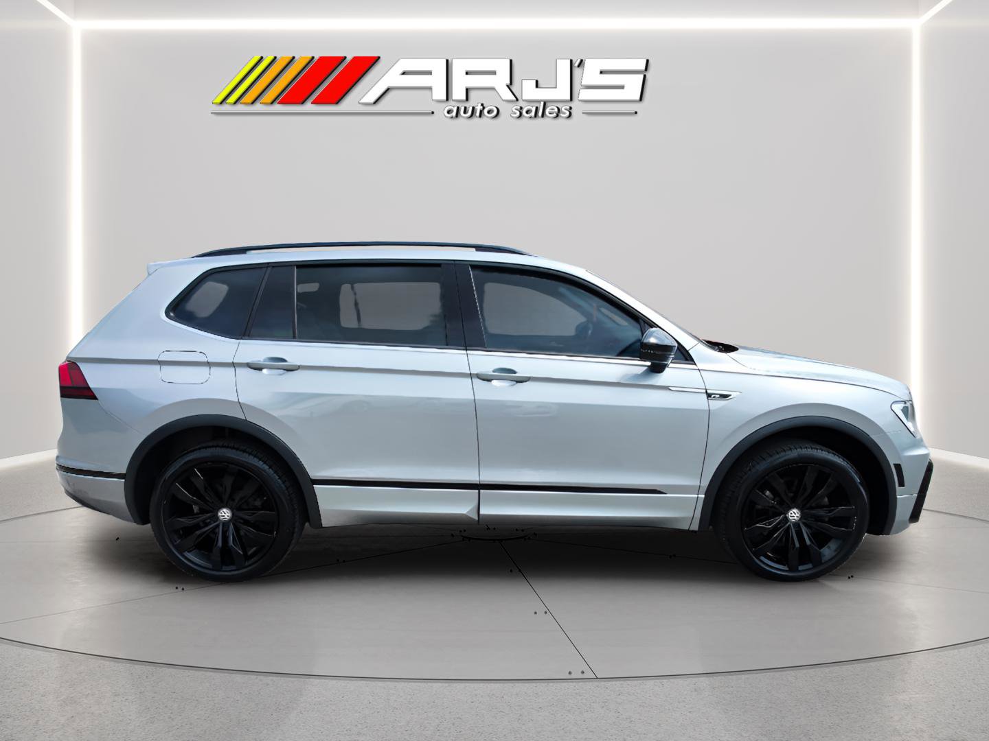 Used 2020 Volkswagen Tiguan SE R-Line AWD/4WD image 6