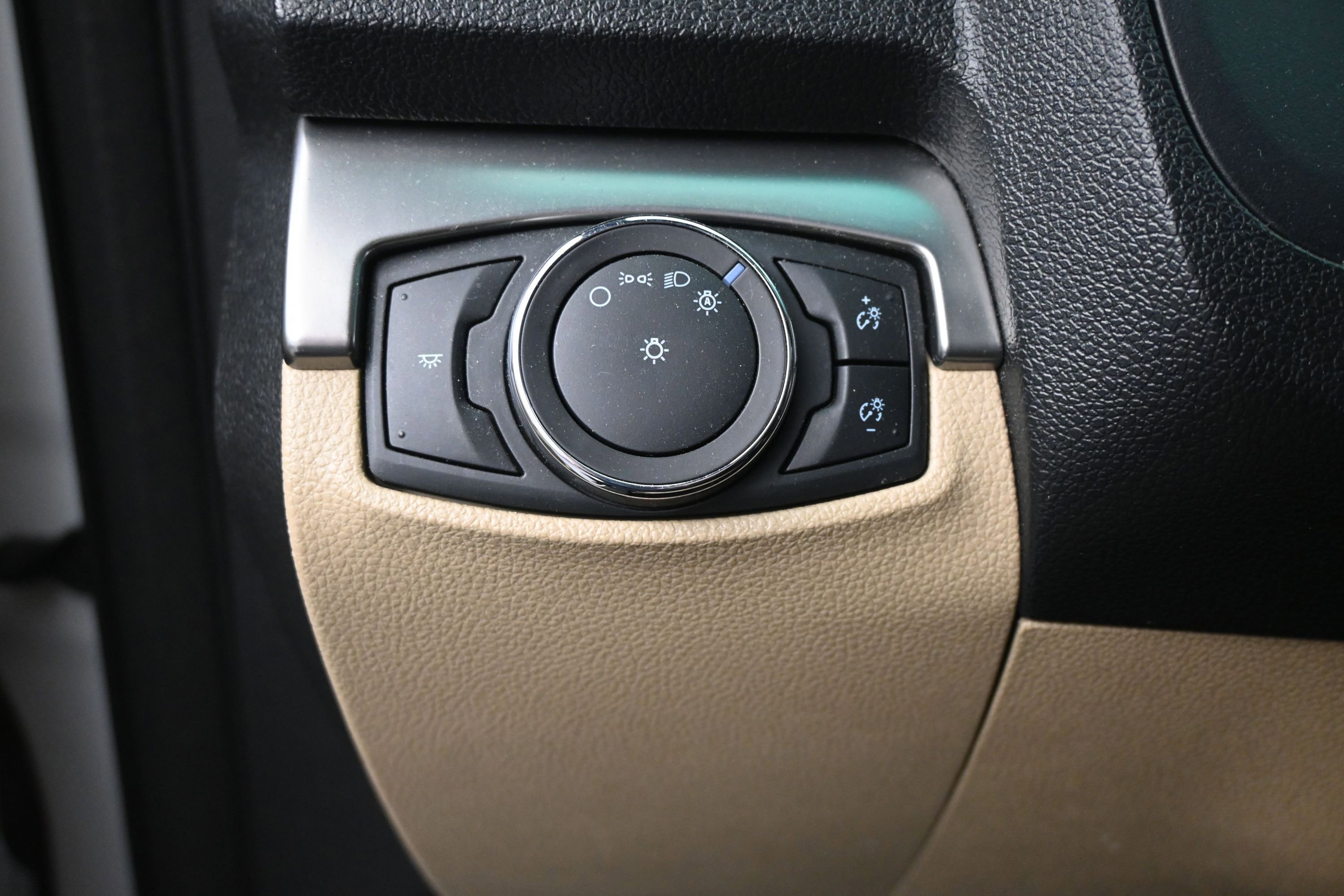 Used 2017 Ford Explorer FWD image 15