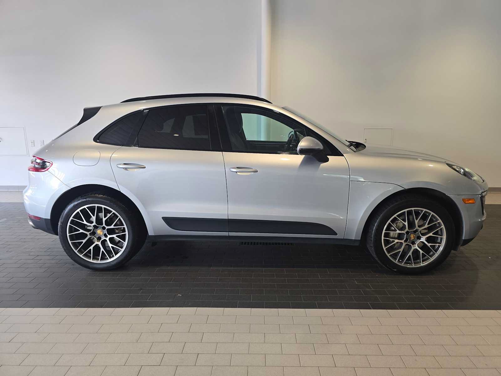 Used 2015 Porsche Macan S AWD/4WD image 8
