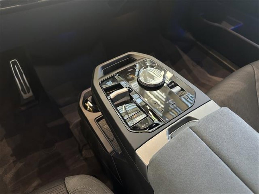 New 2026 BMW iX xDrive60 w/ M Sport Package image 10