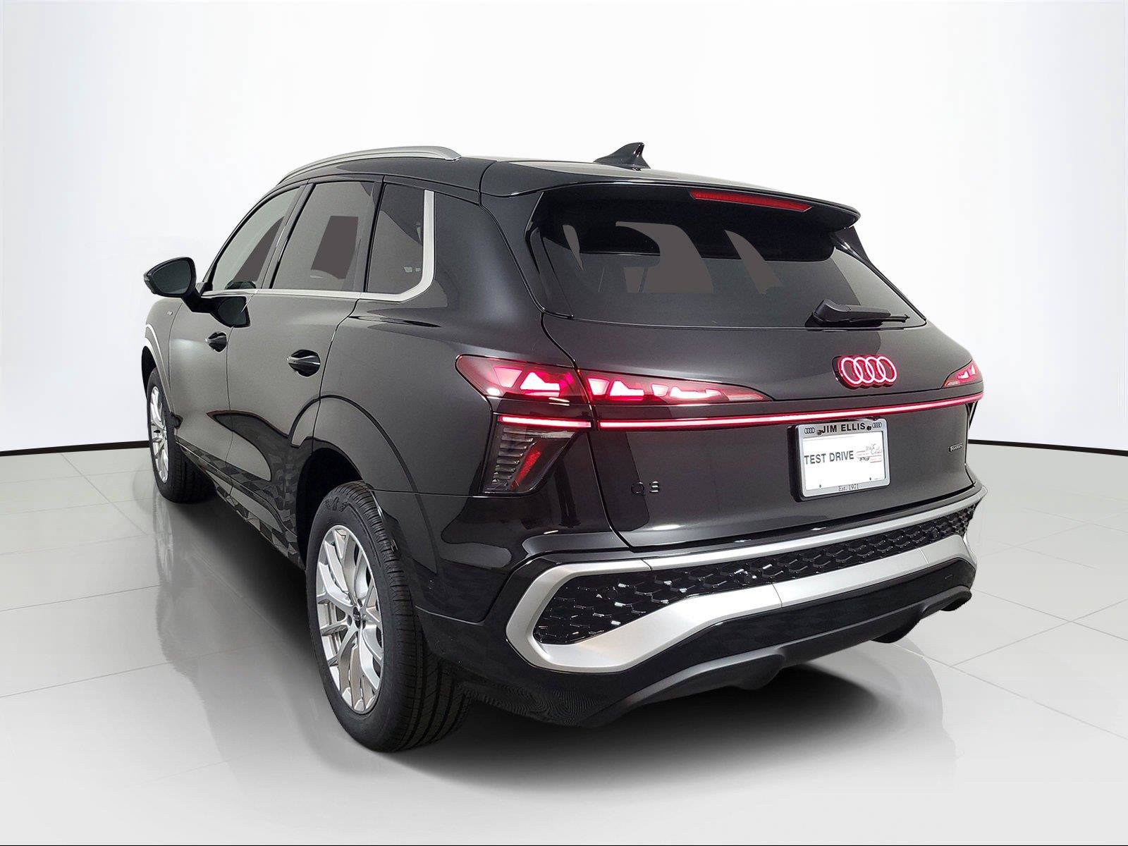 New 2026 Audi Q3 quattro 2.0T AWD/4WD image 4