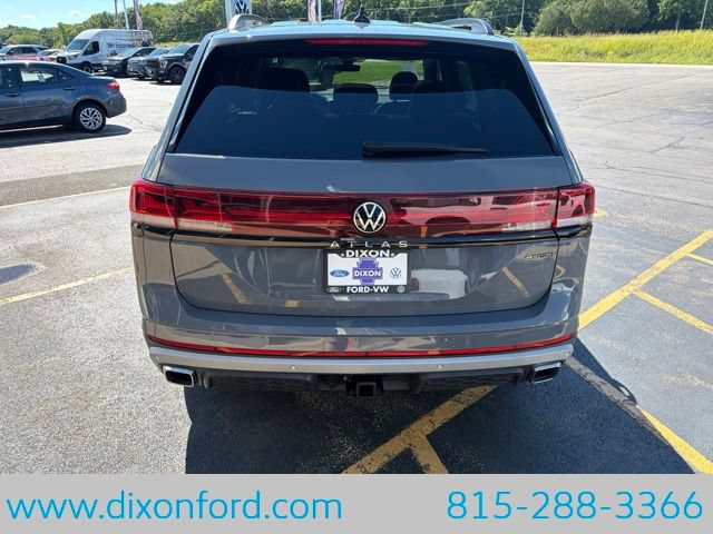 Used 2025 Volkswagen Atlas Peak Edition SE AWD/4WD image 7
