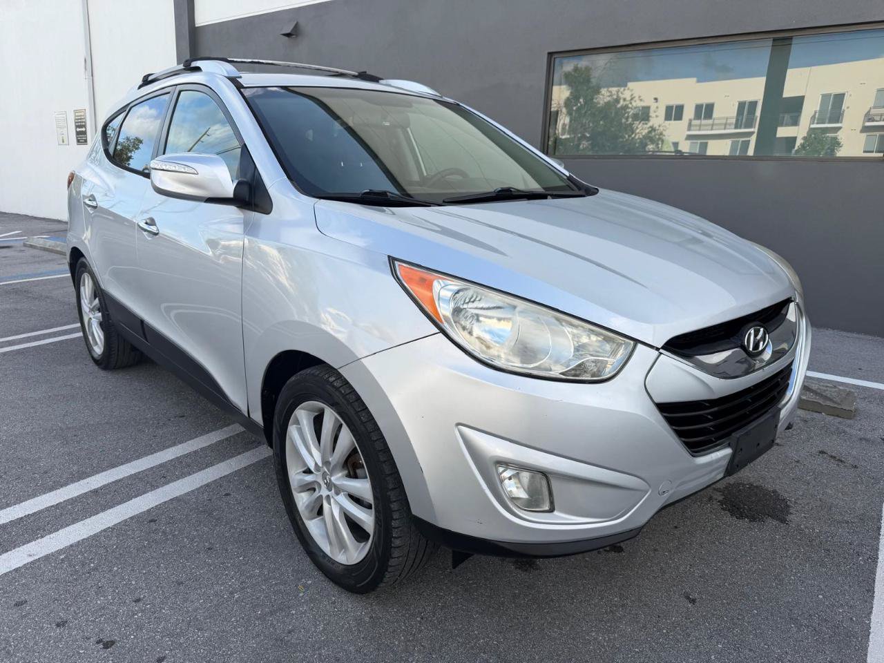 Used 2012 Hyundai Tucson Limited FWD image 5