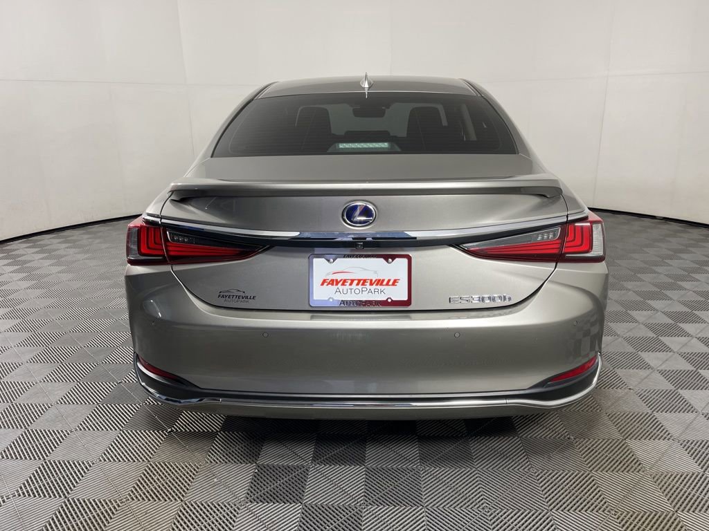 Used 2020 Lexus ES 300h w/ Premium Package image 12