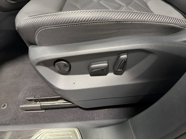 Used 2025 Volkswagen Atlas Cross Sport SE image 12