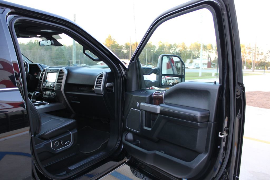 Used 2017 Ford F150 Platinum w/ Equipment Group 701A Luxury image 14