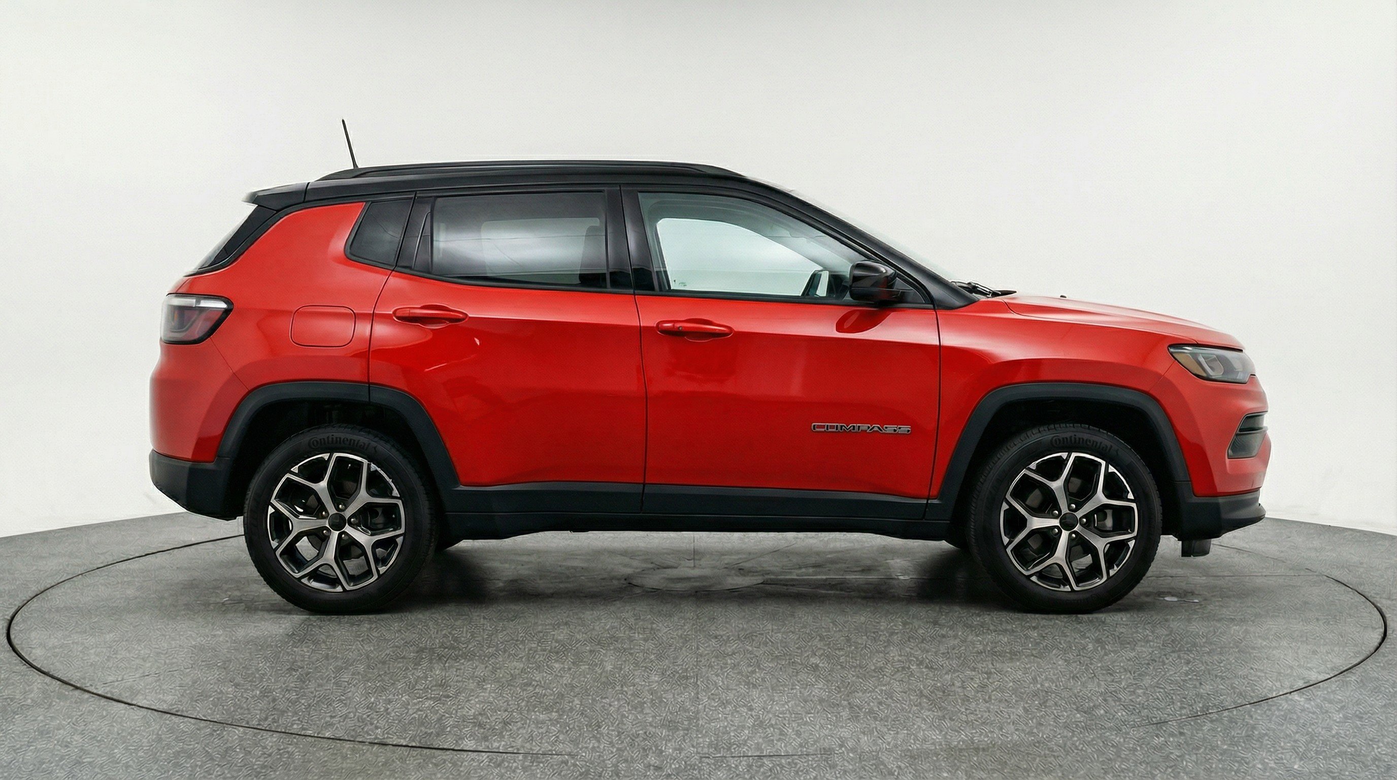 Used 2025 Jeep Compass Limited image 11