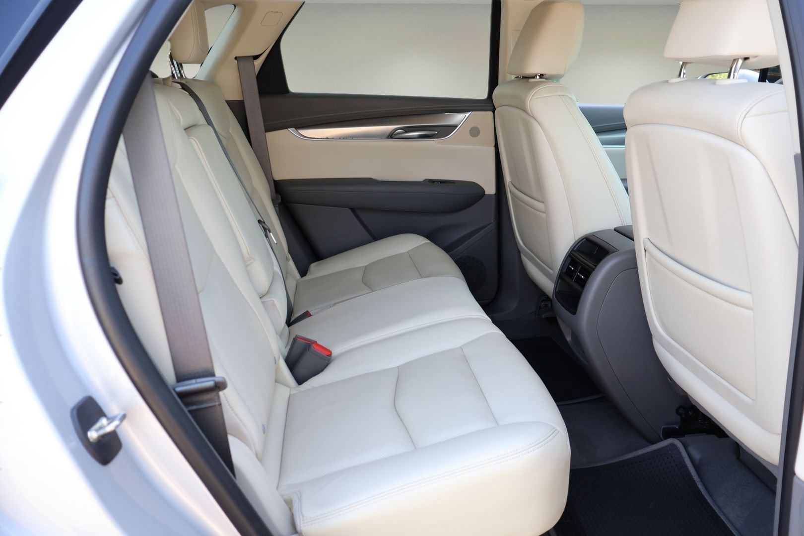 Used 2017 Cadillac XT5 Luxury w/ Driver Awareness Package FWD image 17
