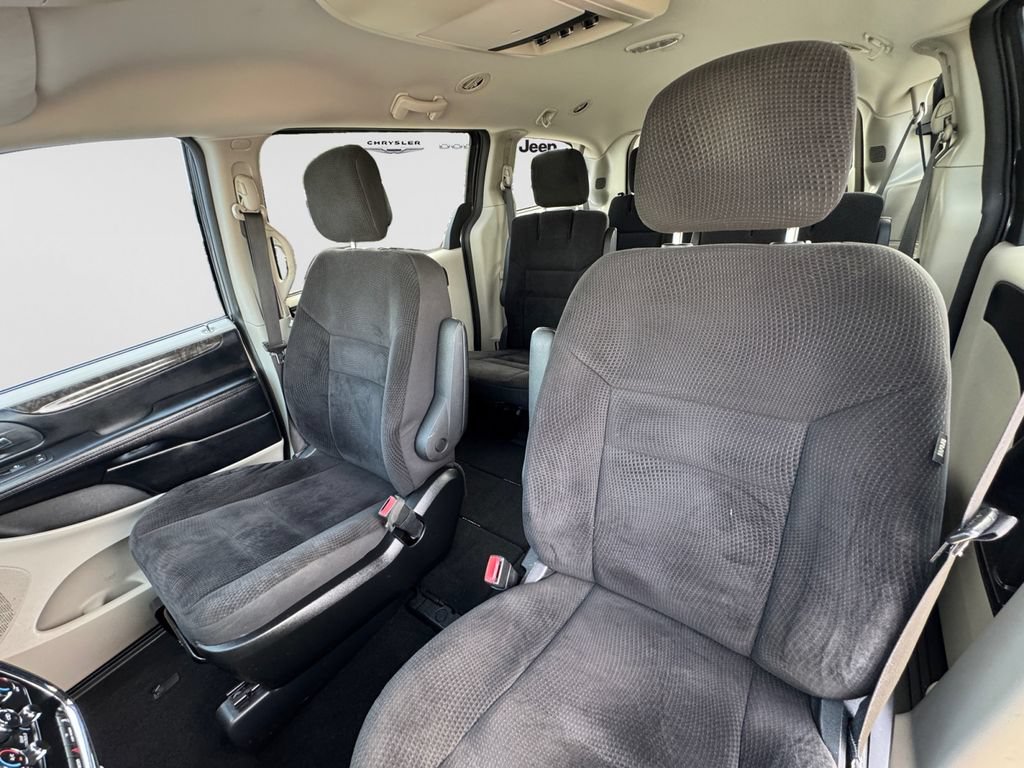 Used 2018 Dodge Grand Caravan SE w/ UConnect Hands-Free Group FWD image 18
