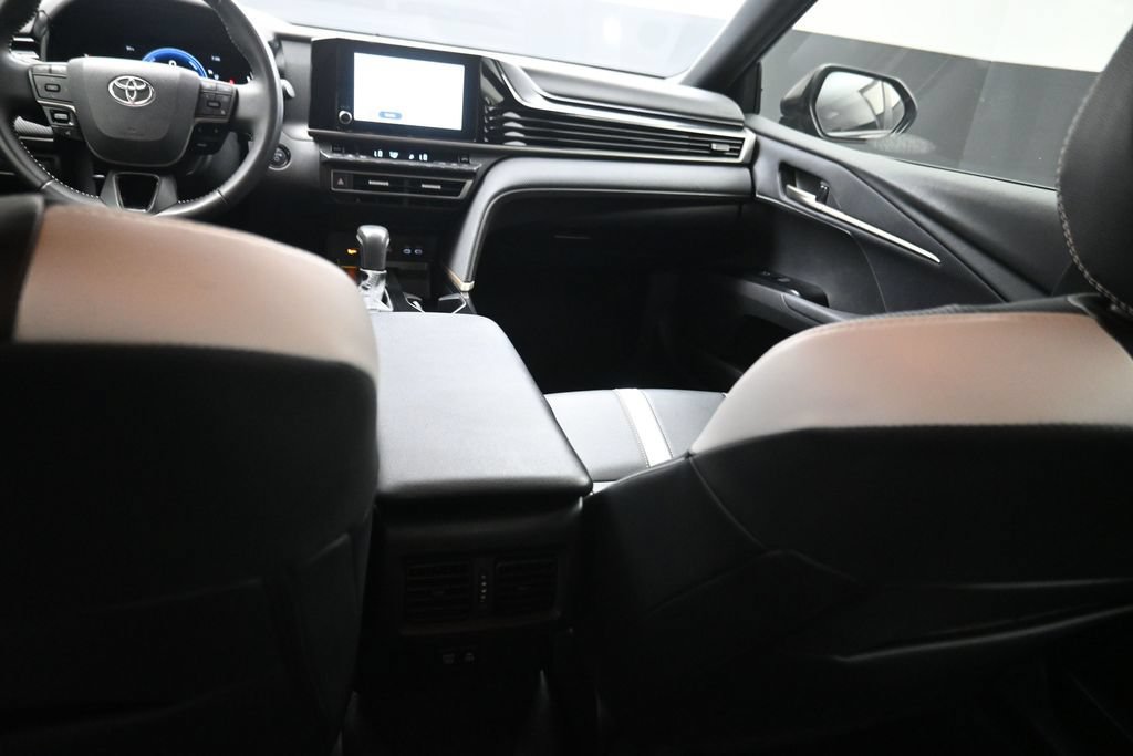 Used 2025 Toyota Camry SE w/ Convenience Package FWD image 13