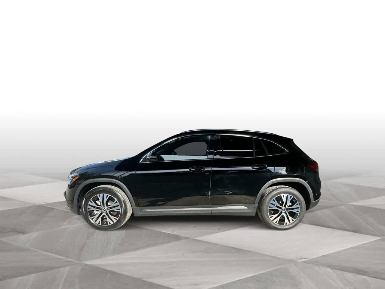 Used 2025 Mercedes-Benz GLA 250 4MATIC w/ Winter Package image 5