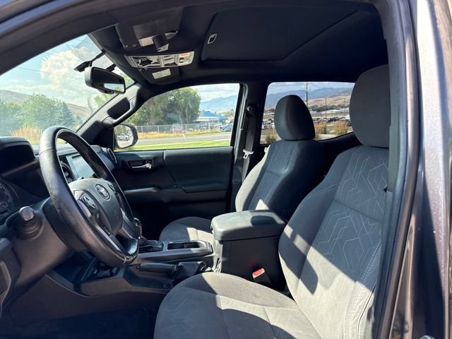 Used 2016 Toyota Tacoma TRD Off-Road AWD/4WD image 18