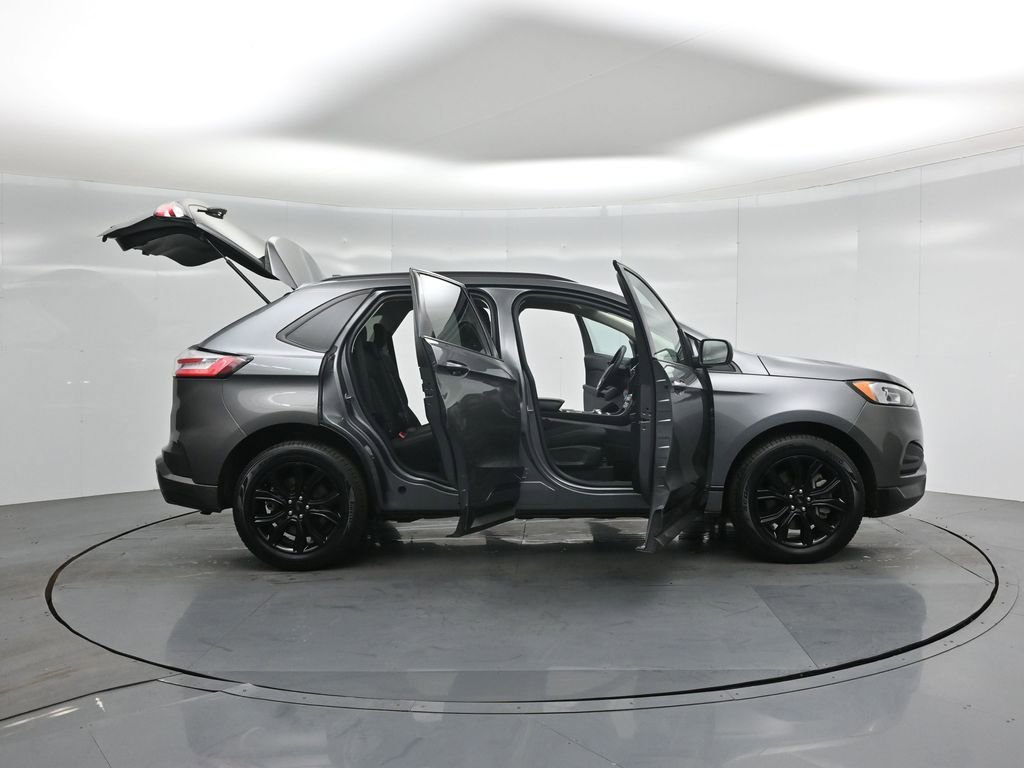 Certified 2022 Ford Edge SE w/ Black Appearance Package image 5