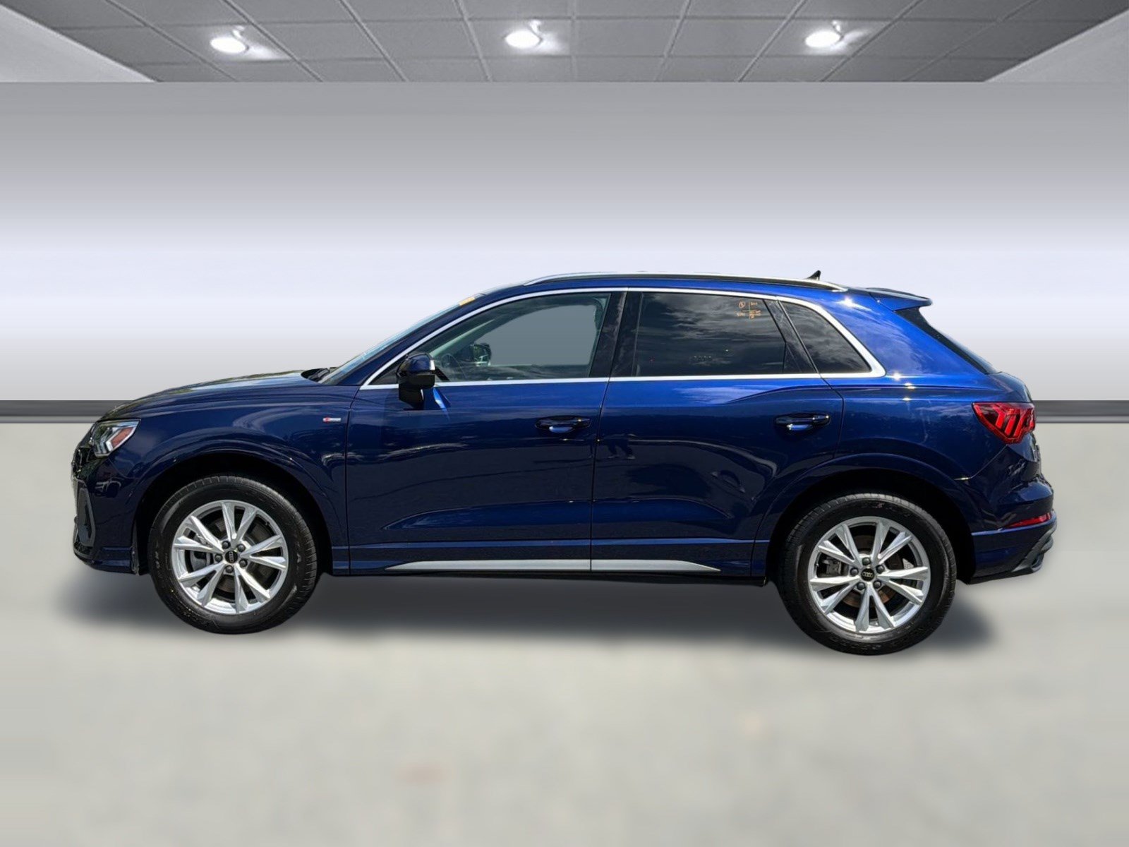 Used 2024 Audi Q3 2.0T Premium Plus AWD/4WD image 2