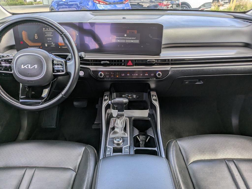 Certified 2025 Kia Sorento EX w/ Panoramic Sunroof Package FWD image 17