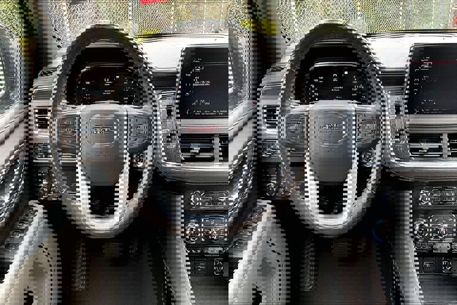 Used 2022 GMC Yukon XL SLT image 5