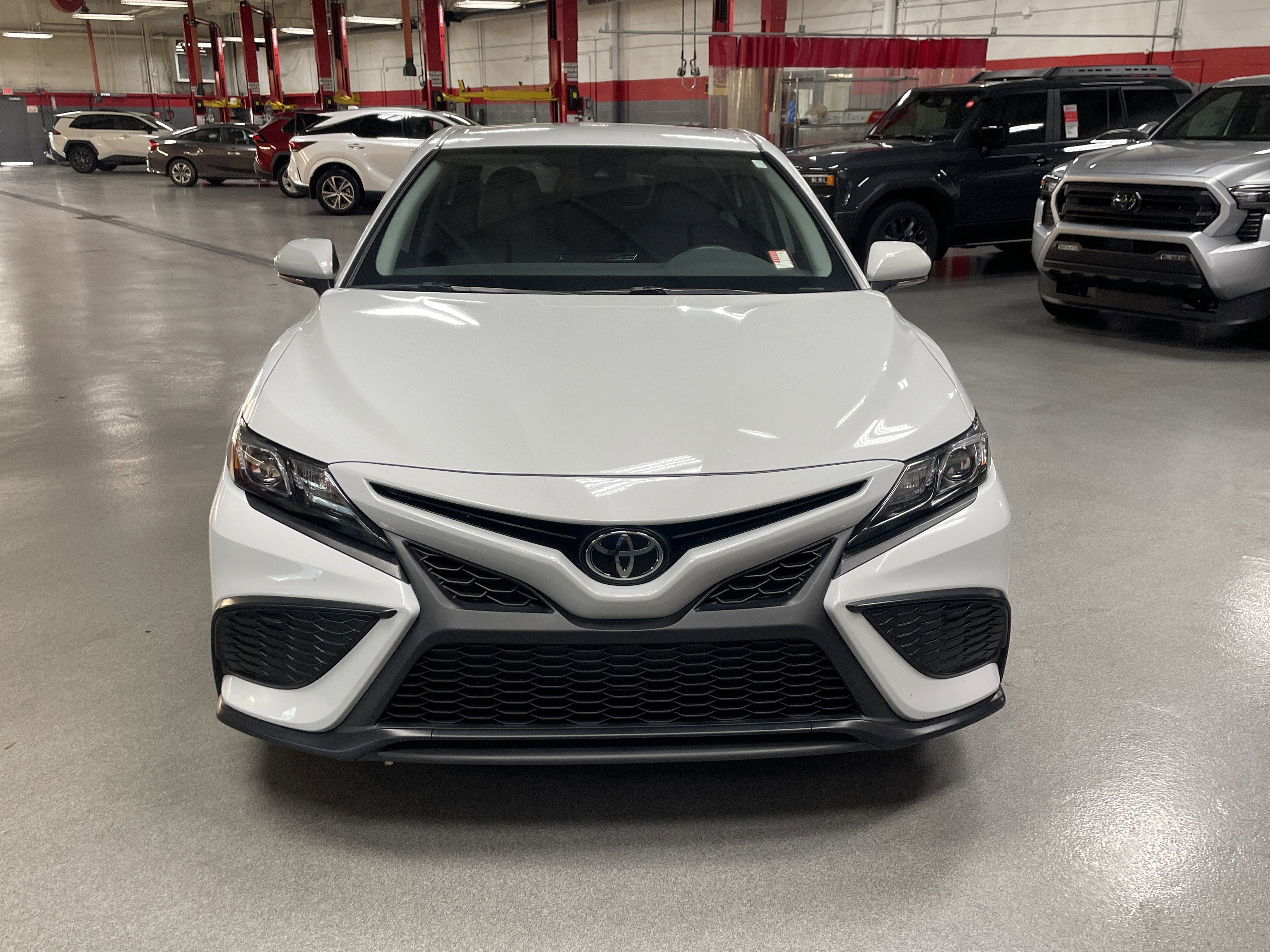 Certified 2023 Toyota Camry SE FWD image 3