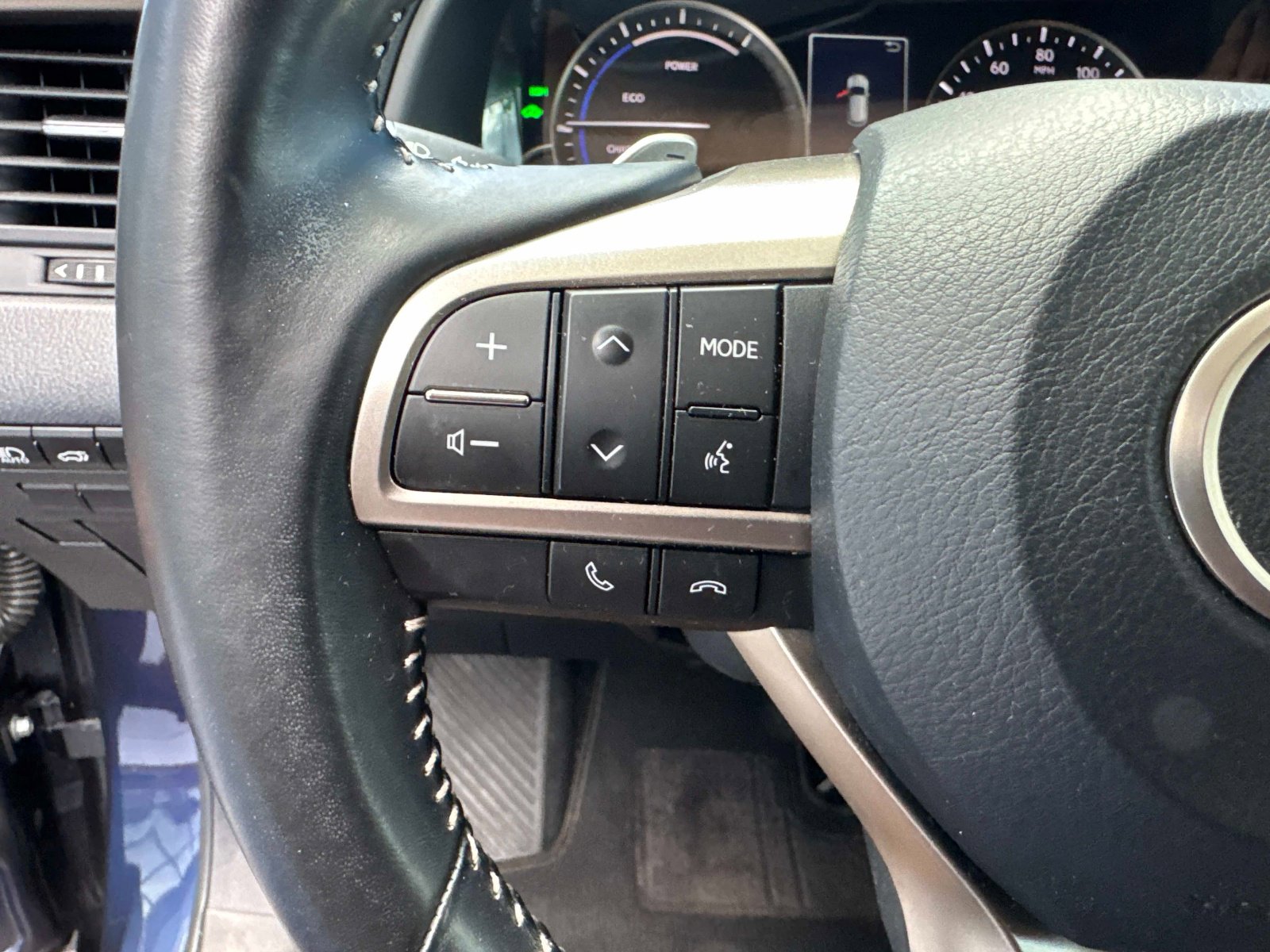 Certified 2022 Lexus RX 450hL AWD w/ Premium Package image 33